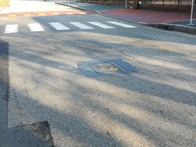 Segnalazione tombino rumoroso Viale Rimembranze Loc. Linate – in prossimità numero civico 27