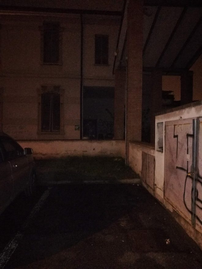 Impianto d’illuminazione esterno del Centro Civico Calipari non funzionante