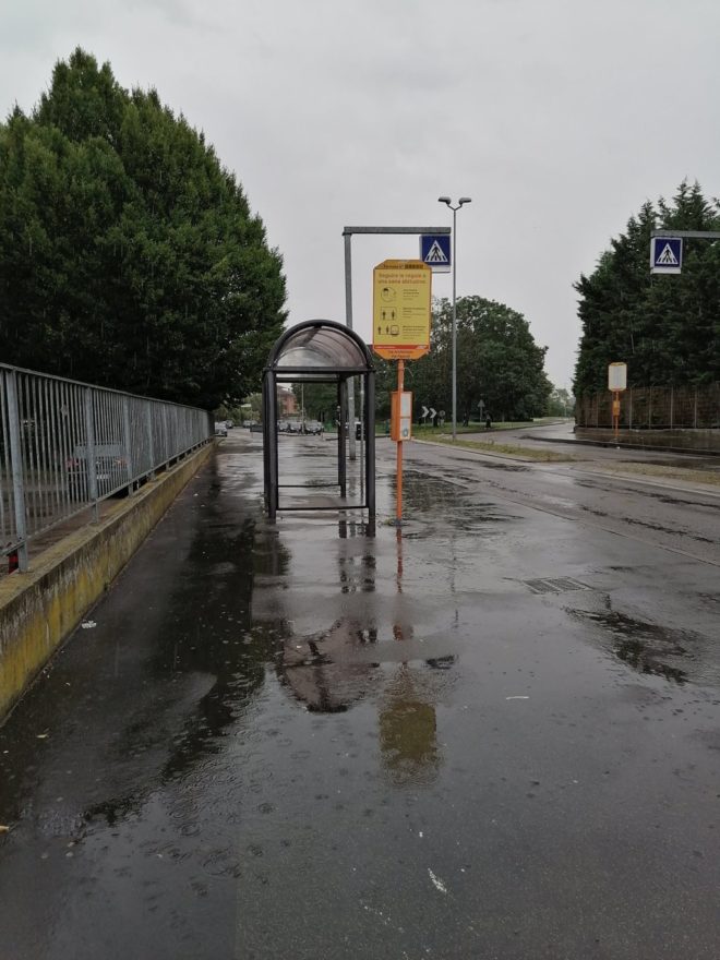 Richiesta installazione di un cestino alla fermata autobus di Via Archimede
